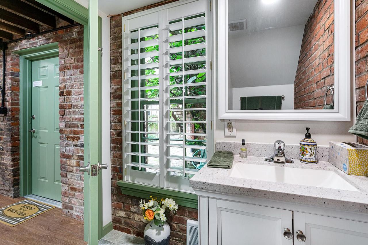 Private Loft Carriage House Walk Score 95 Alexandria Exterior photo