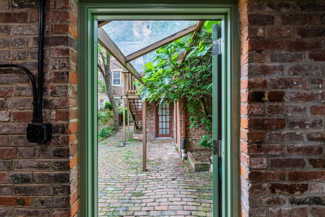 Private Loft Carriage House Walk Score 95 Alexandria Exterior photo